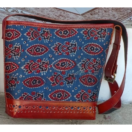 HAND MADE LEATHER SLING BAG HAND MADE LEATHER SLING BAG