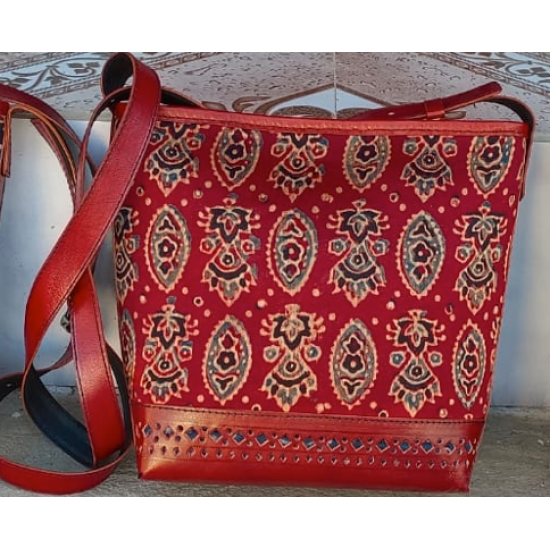 HAND MADE LEATHER SLING BAG HAND MADE LEATHER SLING BAG