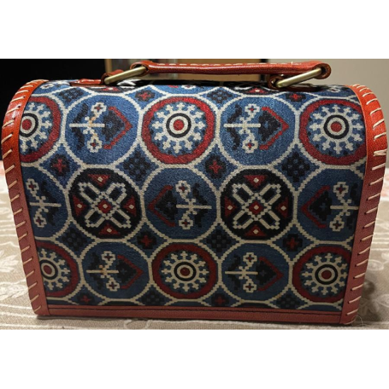 HAND EMBROIDERED LEATHER HUT BAG HAND EMBROIDERED LEATHER HUT BAG
