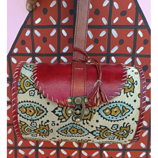 HAND MADE LEATHER CYLINDRICAL BAG HAND MADE LEATHER CYLINDRICAL BAG